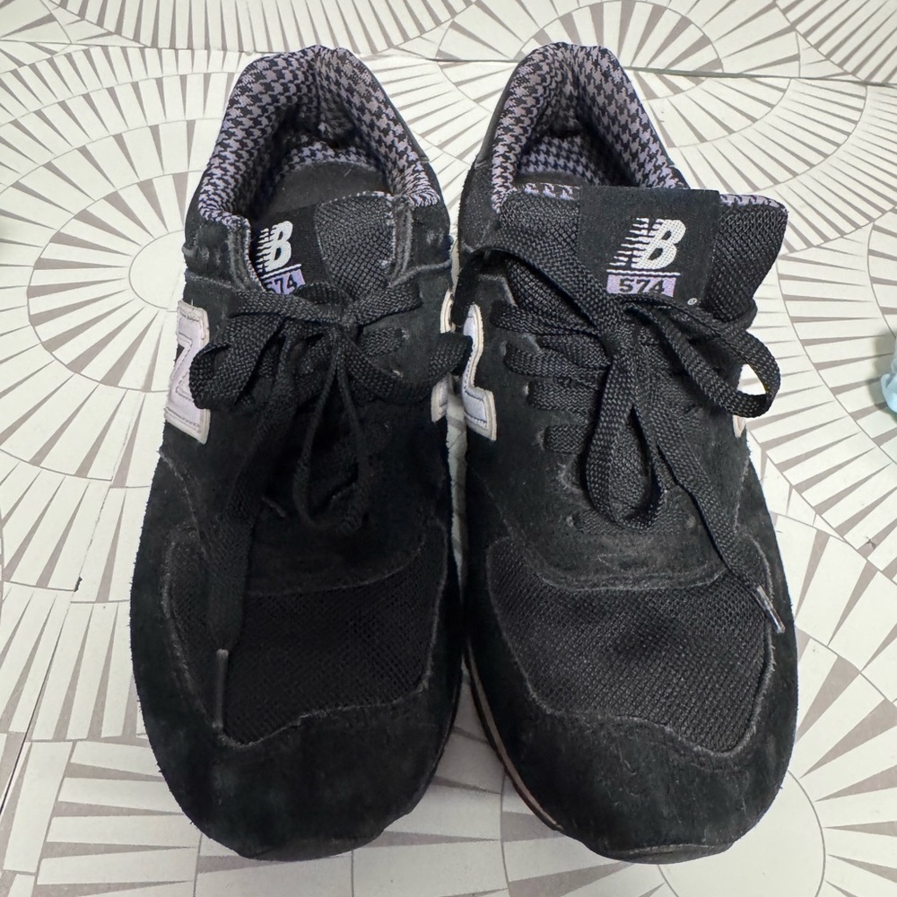 New Balance 574 Women’s‎ Sneaker Black W/Purple Trim Houndstooth Size 9.5